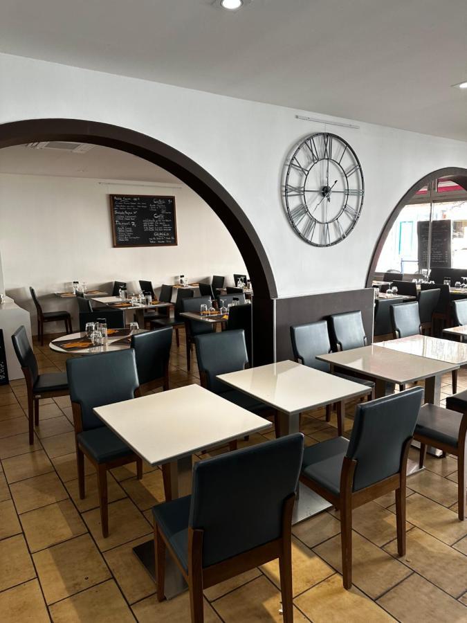 Le Bar Restaurant Hotel