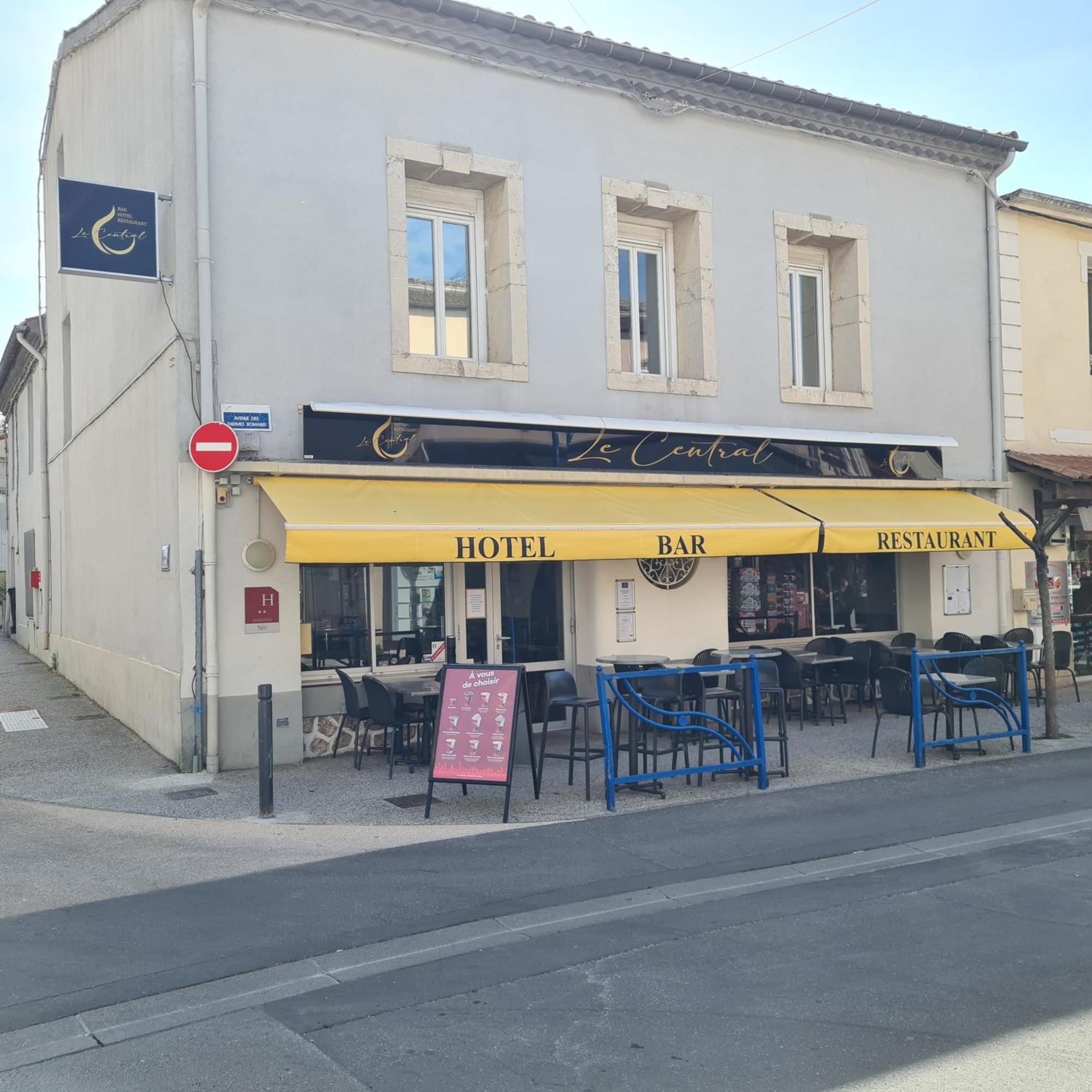Le Bar Restaurant Hotel